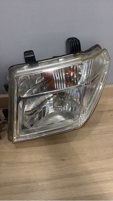 Фары на Nissan Pathfinder  r51