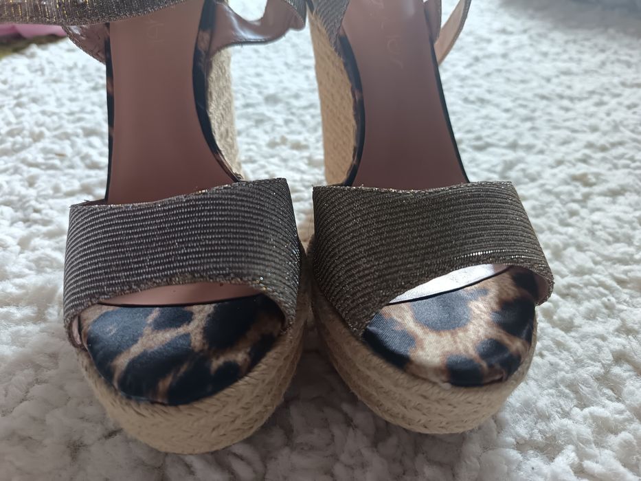 Platforme mărimea 35