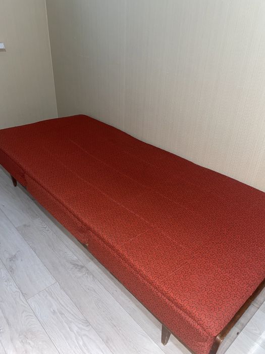 Продам кровать с матрасом 83*200