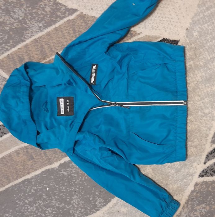 Продам ветровку на мальчика в отличном состоянии