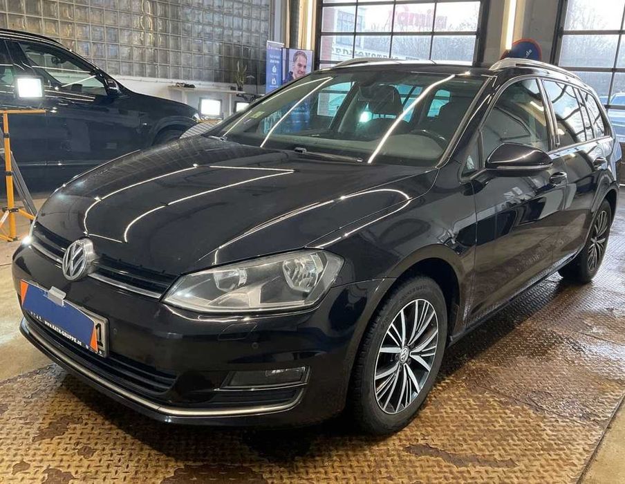Grila radiator centrala intre faruri vw golf 7 mk7 2016