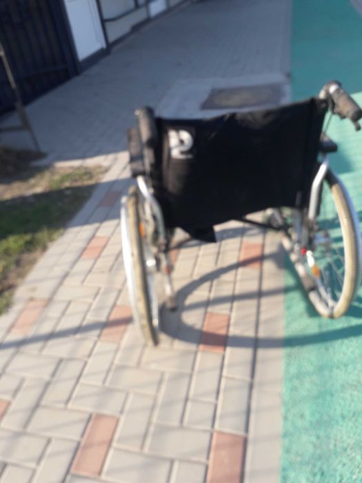 vind cariceor cu rotile  handicap nou nefolosit de 135 kg