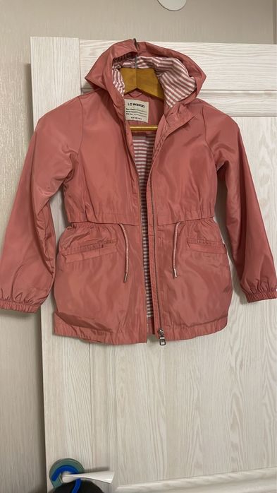 Продам куртку на девочку