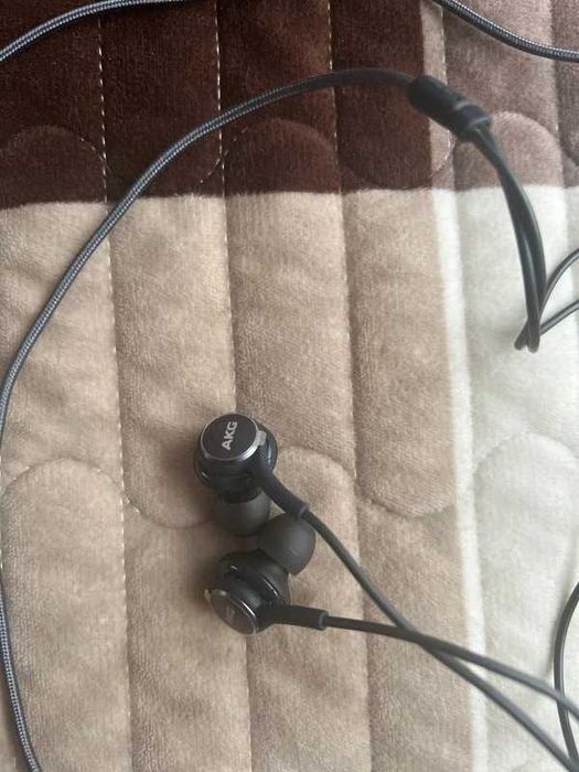 Casti cu fir Samsung in-ear cu dopuri silicon, conector 3,5 mm Jack