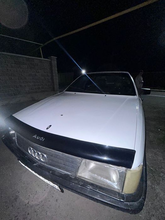 машина- Ауди 100