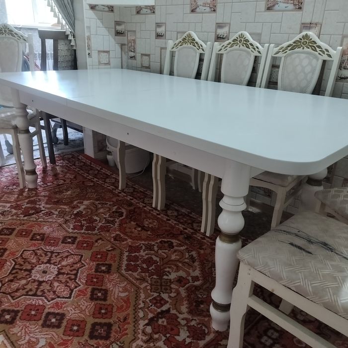 Стол для гостиной