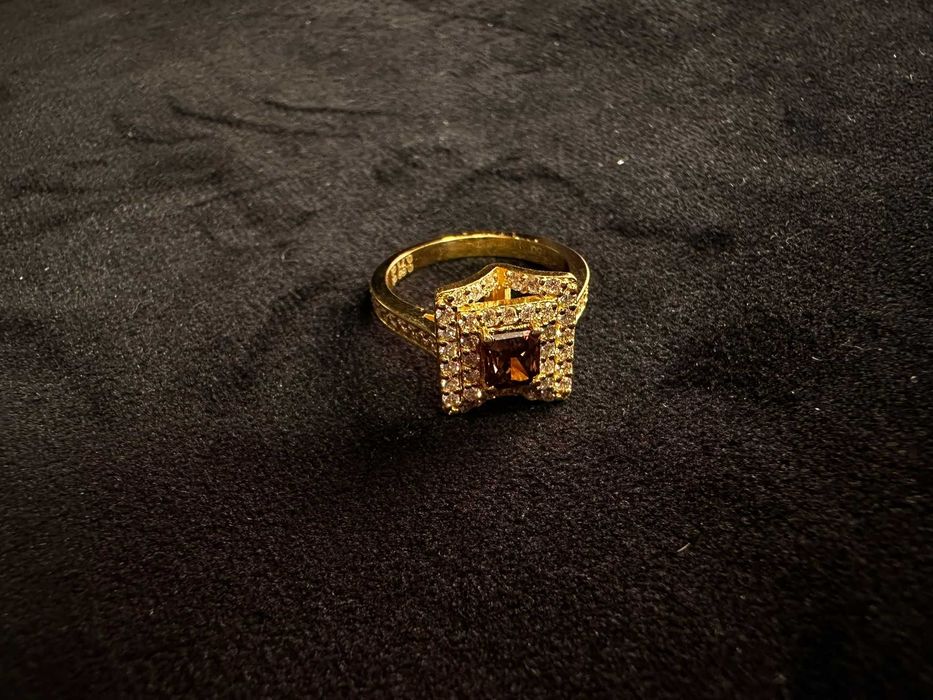 Inel aur galben 18K cu diamante naturale (VVS) – certificat gemologic