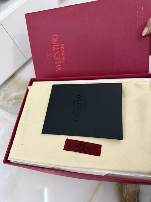 Нови обувки Valentino Garavani