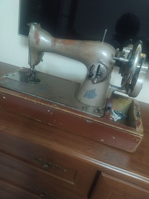Швейная машинка..раритет.