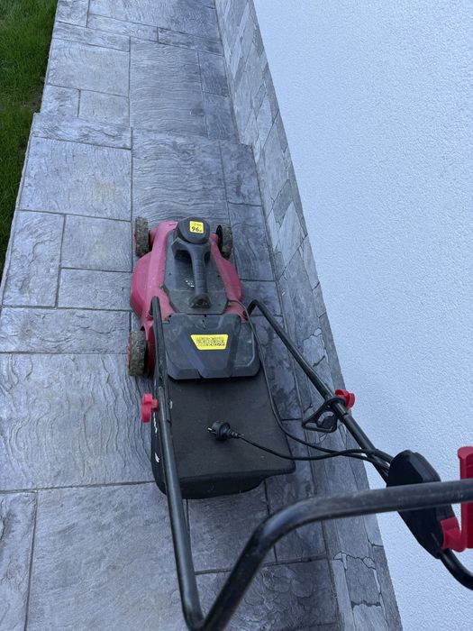 Masina de tuns iarba 1200w