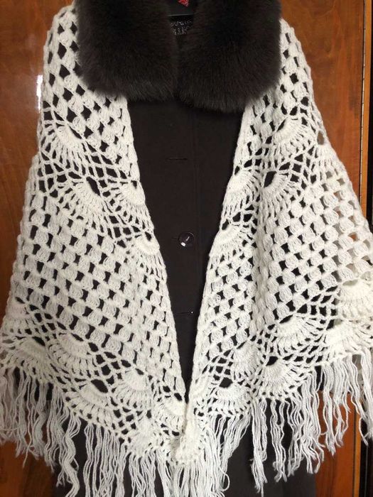 Нарядная вязанная шаль