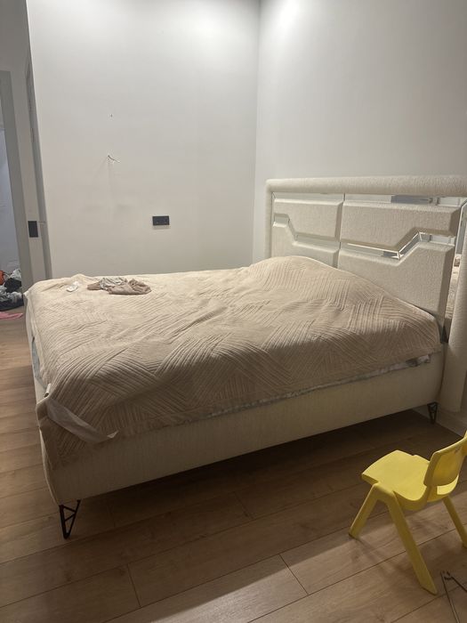 кровать двуспальная 180*200 без матраса