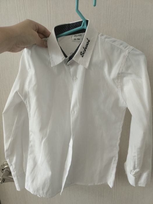 Продам 4 школьные рубашки