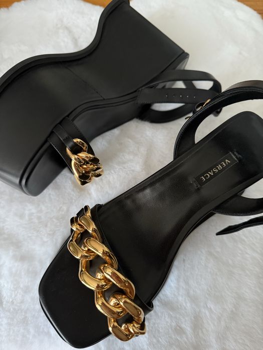 Versace Черни сандали на платформа и шапка Dsquared2