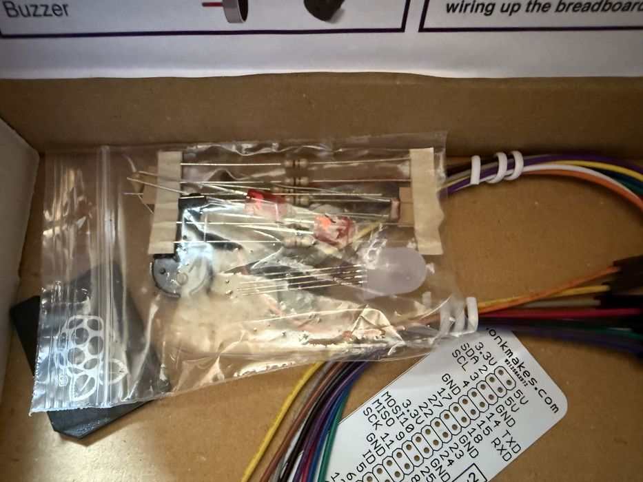 Electronic starter kit for Raspberry Pi