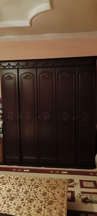 Двухспални гарнитур комплект, шкаф, камот ва икта тумбочкаси бор