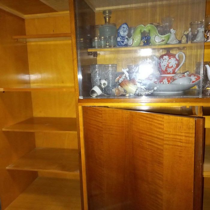 Продам сервант  старого образца, румынский 135 * 150 * 45 см
