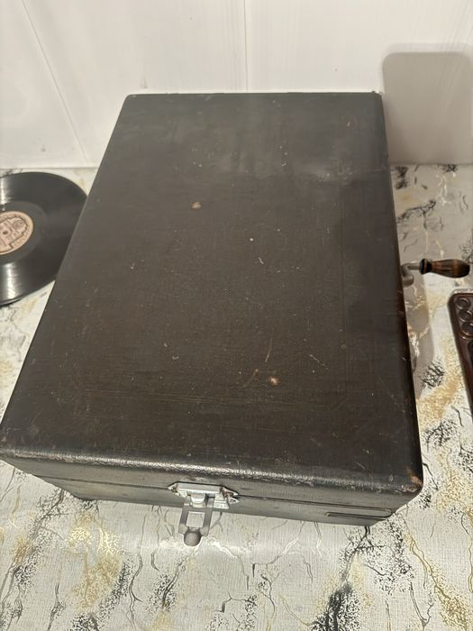 Продам.  Патефон