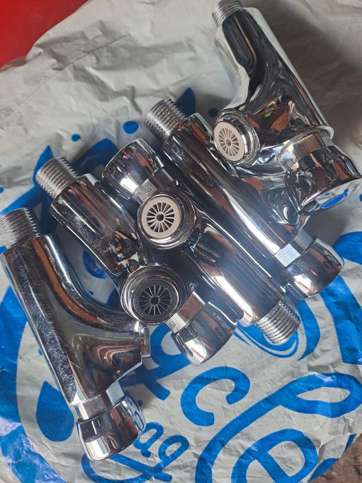 Baterii sanitare cu închidere automată