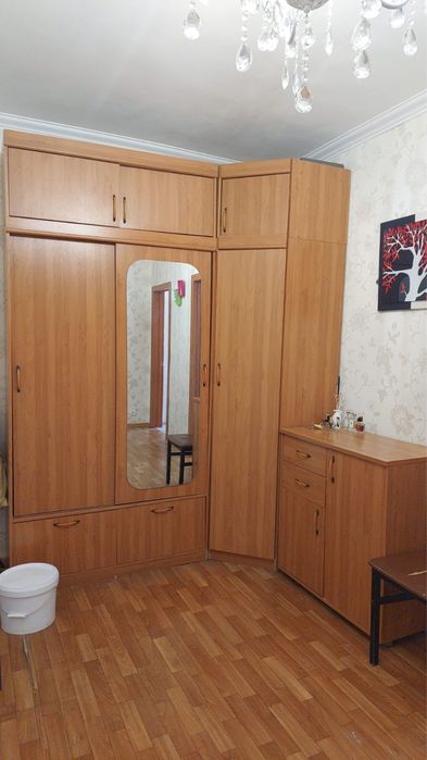 Шкаф угловой продам срочноооо