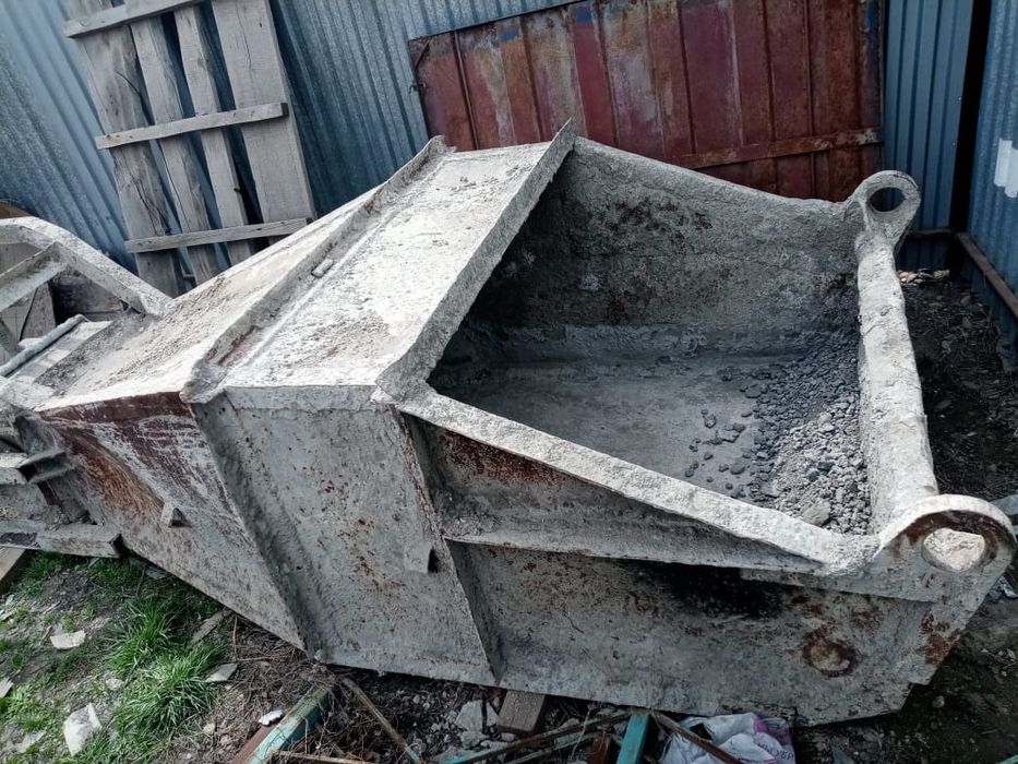 Туфля - бадья для бетона.