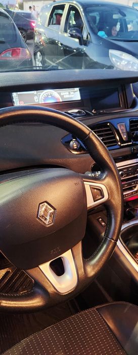 Vând renault scenic