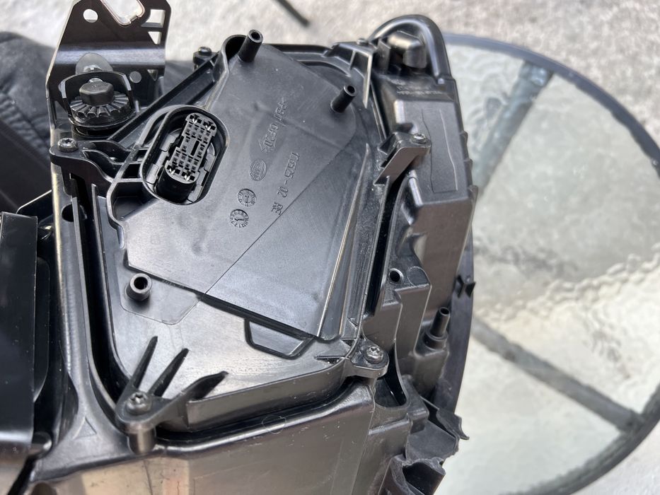 Audi A6 C7 - десен фар