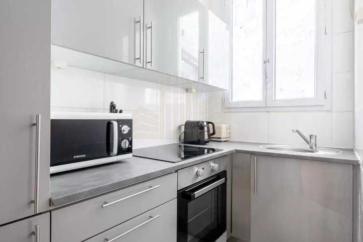 Дава се под наем Двустаен апартамент в Пловдив, Център - 46 кв.м за 204 € - Снимка #1