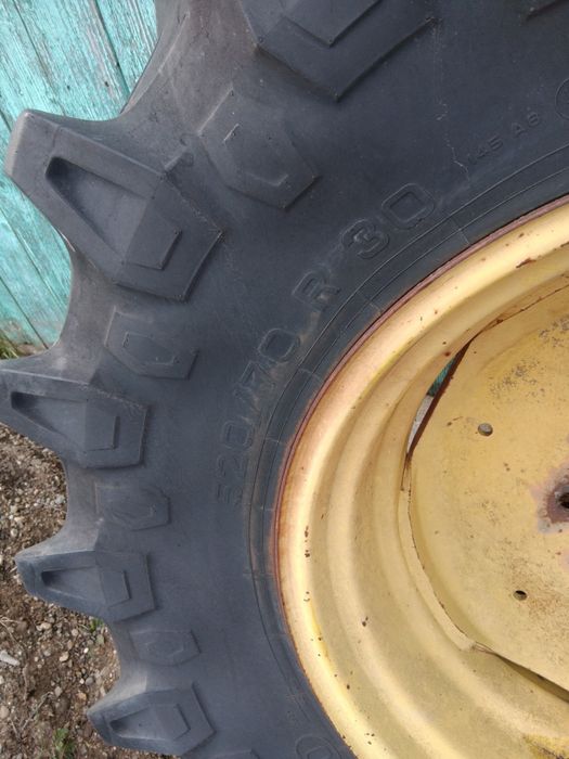 Vand roata cu cauciuc nou pirelli pentru combina 520/70 R30