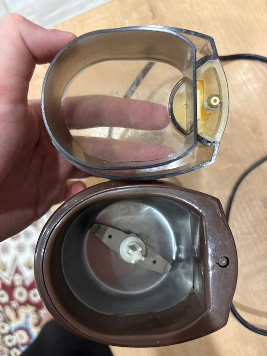 Электрическая кофемолка