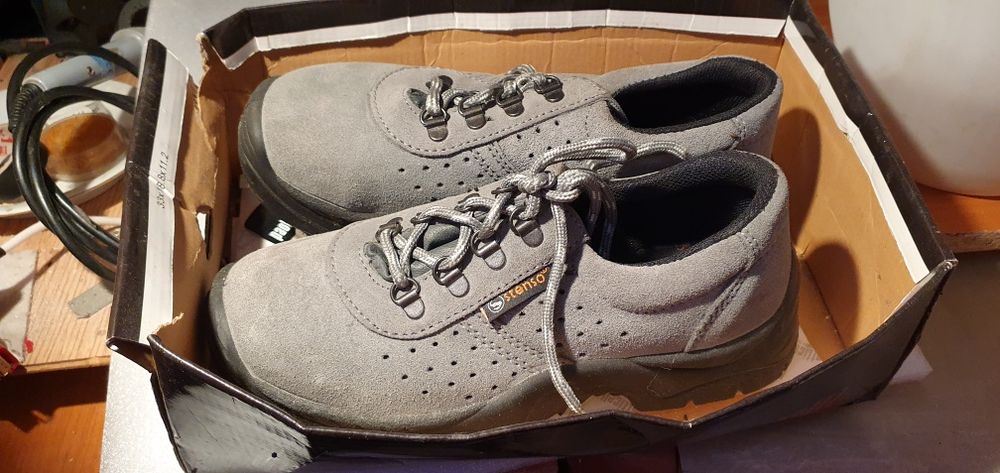 Работни обувки чисто нови!