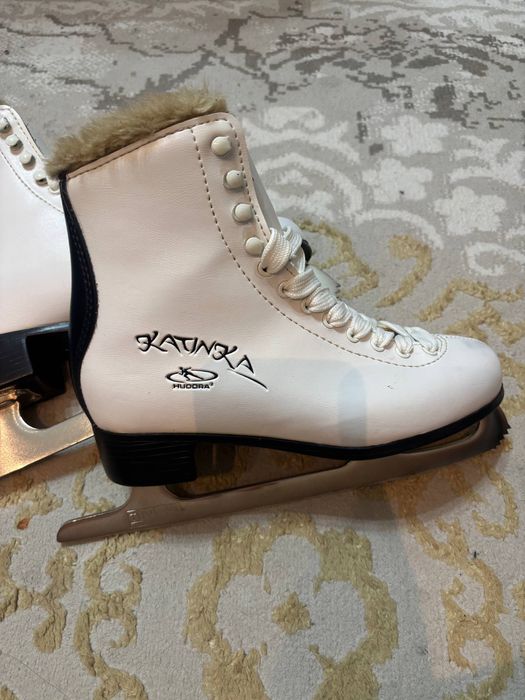 Продам коньки hudora
