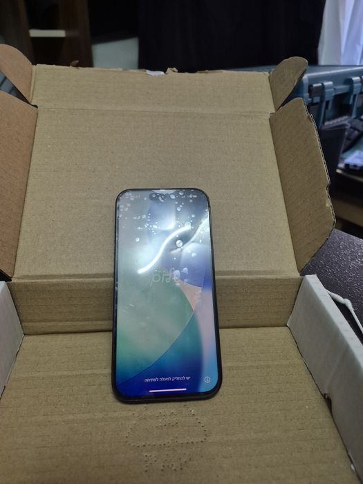 Vând iphone 15 pro 256gb pentru piesă