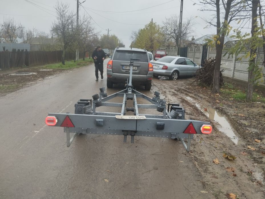 Barca și peridoc