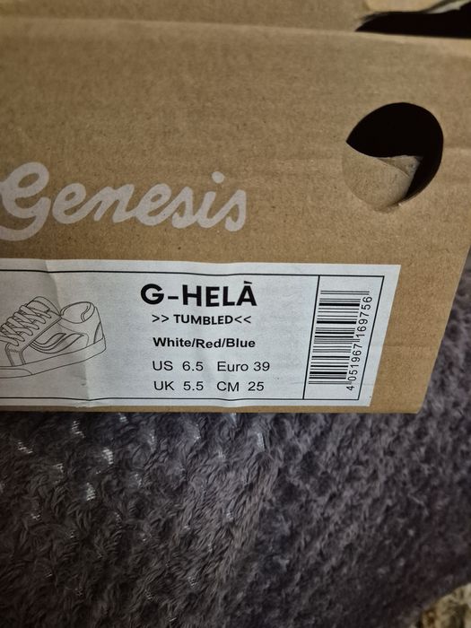 Adidasi Genesis.