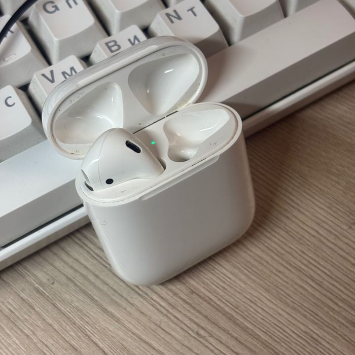 Airpods 2 кейс и левый наушник