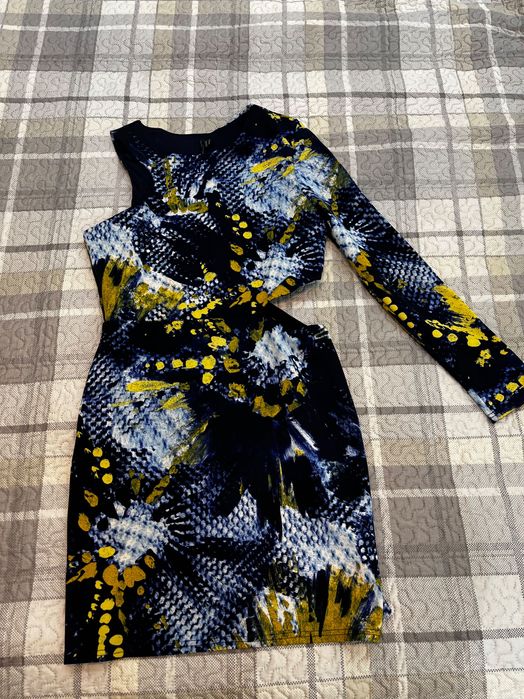 Дамска рокля с едно рамо