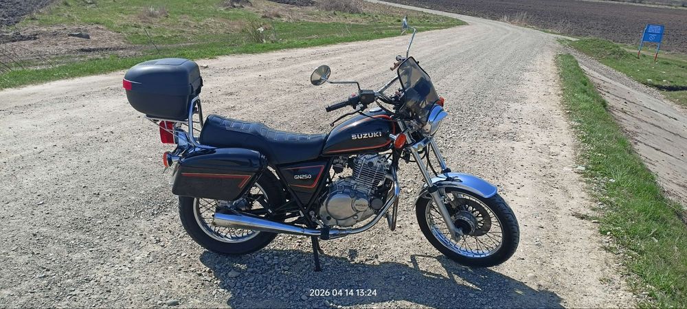 Motocicleta Suzuki gn250
