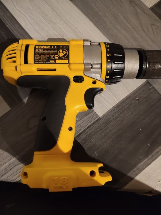 Bormașină puternica DEWALT