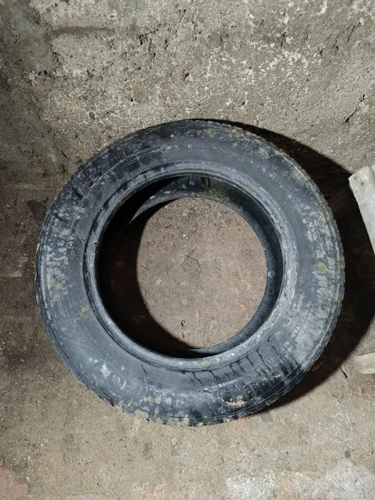 Продается шина в количестве 2 штуки