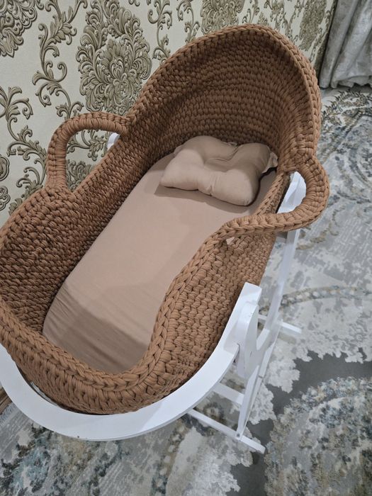 Вязанная детская люлька
