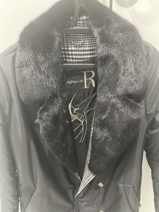 Продам пуховик, носила недолго. В отличном состоянии