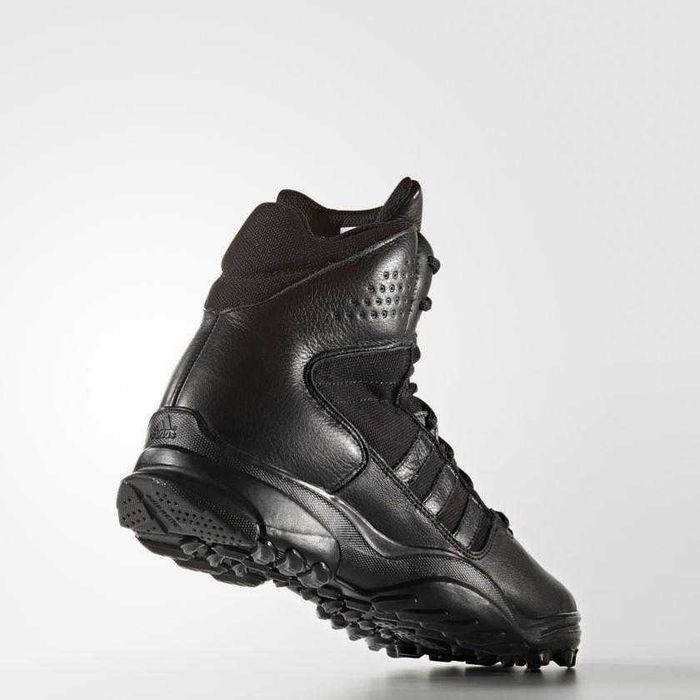 Тактически обувки adidas gsg 9.7 номер 43 1/3 размера отговаря по скоро 42 чисто нови