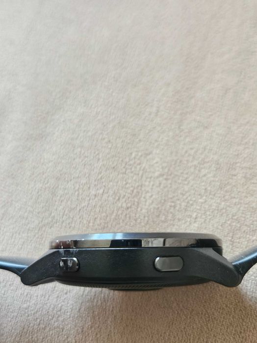 Часовник Garmin Vivoactive 4