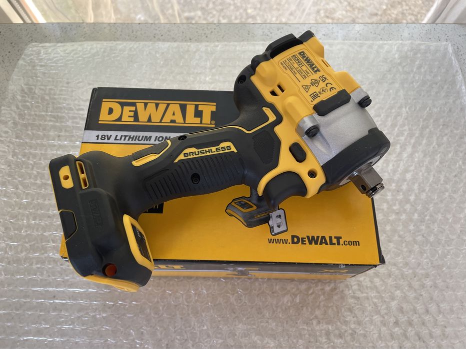 DeWALT DCF 921 XR Masina De Insurubat Cu Impact, Cu Patrat De 1/2,  Original Nou !