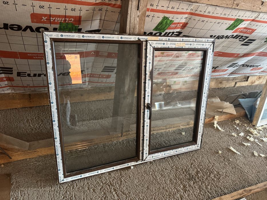 2 ferestre pvc stejar inchis 146x116cm