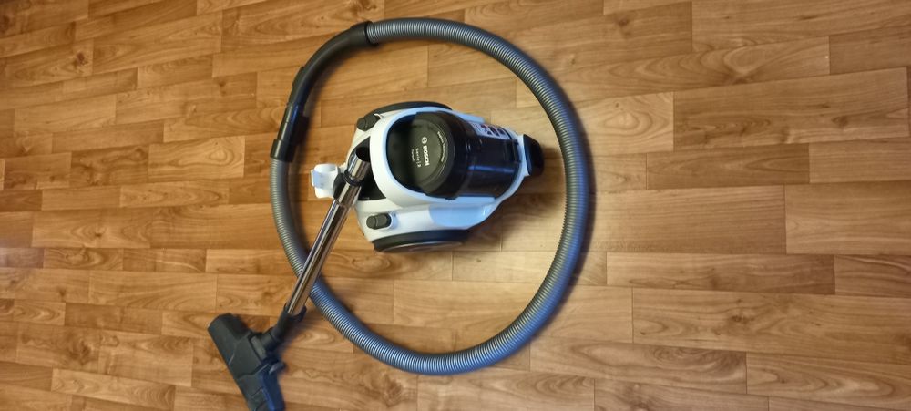 Продаю пылесос Bosch, в рабочем состоянии