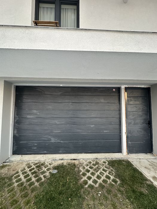 Poarta garaj automata cu telecomanda