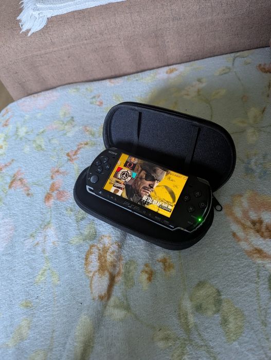Consolă PSP 3000 modată - ARK 5, Card 32GB, Baterie Ostent, Accesorii