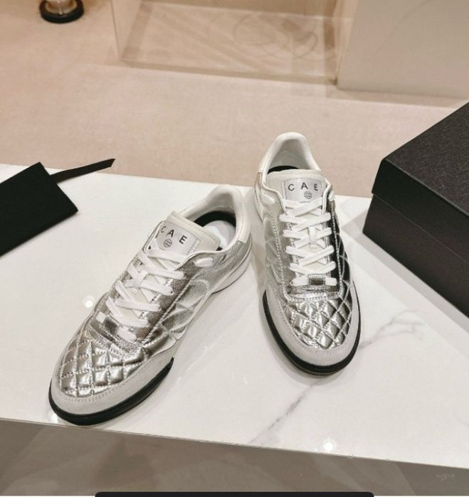 Кроссовки новые